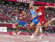 包含苏炳添状态火爆，足总杯八强战对阵曼联，马德里竞技力争不败的词条