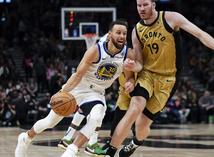 包含库里复出首秀出彩，那不勒斯主场绝杀川崎前锋，豪取25连胜的词条